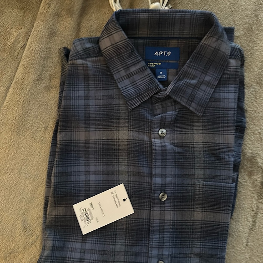 Brand new Apt 9 sports shirt Size M